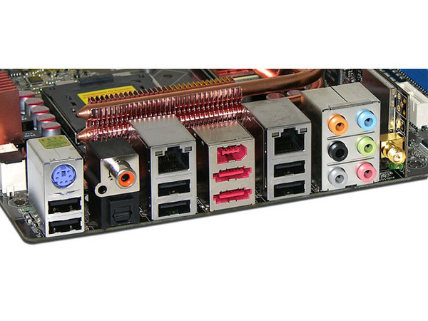 Tarjeta Madre ASUS P5K Deluxe/WiFi-AP, ChipSet IntelP35,
Soporta: Core 2 Quad, Core 2 Duo, 800/1066/1333MHz,
Memoria: DDR2 1066*/800/667MHz, 4 Bancos, 8GBMax,
Integrado: Audio 7.1 Coaxial / Óptica, LAN Dual Gigabit,
Diseño: ATX, Puertos: 2xPCIEx16, 2