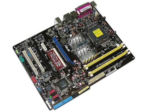 T. Madre ASUS P5N-E SLI,
ChipSet NVIDIA nForce 650i SLI,
Soporta: Socket 775, Quad-Core/CoreTM Extreme/Pentium D,
Memoria: DDR2 800/667/533, 4 Bancos, 8GB Max,
Integrado: Audio 6CH, Gigabit LAN con AI Net2,
Diseño: ATX