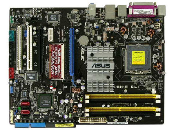 Tarjeta Madre ASUS P5N-E SLI, ChipSet nForce 650iSLI,
Soporta: Core 2 Quad, Core 2 Duo, 800/1066/1333MHz,
Memoria: DDR2 800/667MHz, 4 Bancos, 8GBMax,
Integrado: Audio 5.1 Coaxial, Red Gigabit,
Diseño: ATX, Puertos: 2xPCIEx16, 1xPCIE, 2xPCI