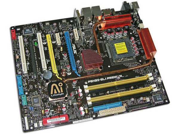Tarjeta Madre ASUS P5N32-SLI Premium WiFi-AP
ChipSet nVidia nForce 590 SLI
Soporta: Core 2 Extreme / Core 2 Duo / Pentium EE
BUS de 1066/800MHz, Memoria: DDR2 800, 4 Bancos, 8GB Max
Integrado: Audio 8 CH., Dual Gigabit LAN, 802.11g WiFi
Diseño: ATX