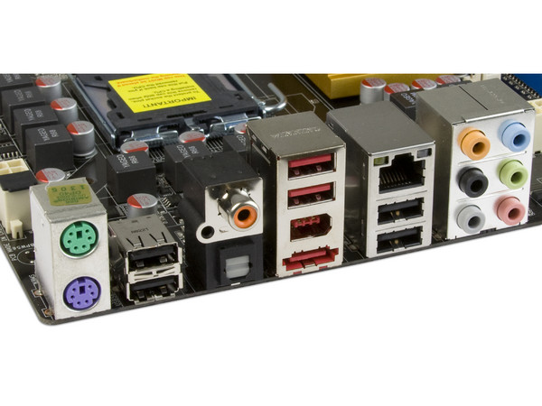 Tarjeta Madre ASUS P5QL-E, ChipSet Intel P43 ICH10R,
Soporta: Core 2 Quad, Core 2 Duo, 800/1066/1333MHz,
Memoria: DDR2 1066/800/667MHz, 4 Bancos, 16GBMax,
Integrado: Audio 7.1, Red Gigabit, Diseño: ATX,
Puertos: 1xPCI-Ex16 2.0, 2xPCI-Ex1, 3xPCI