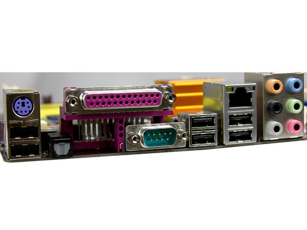 Tarjeta Madre Asus P5QL/EPU, ChipSet Intel P43,
Soporta: Core 2 Quad, Core 2 Duo, 1600(O.C.)/1333MHz,
Memoria: DDR2 1066(O.C.)/800/667MHz, 4Bancos, 16GBMax,
Integrado: Audio HD, Red, Diseño:ATX,
Puertos: 1xPCIEx16, 2xPCIEx1, 3xPCI