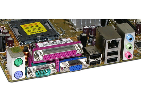 T. Madre ASUS P5S-MX SE, ChipSet SIS 671FX,
Soporta: Cel.400, DualCore/2 Duo, 1066/800/533MHz,
Memoria: DDR2 533/667Mhz, 2 Bancos, 4GB Max,
Integrado: Video Mirage 3, Audio 6 canales, Red,
Diseño: mATX, Ptos: 1xPCEx16, 1xPCE, 2xPCI