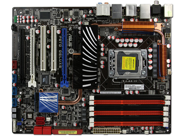 T. Madre Asus P6TD Deluxe, ChipSet Intel X58,
Soporta: Core i7 920, 940, 960 de Socket 1366,
Integrado: Audio 7.1, Red 10/100/1000,
Memoria: DDR3 2000+(O.C.)/1866(O.C.)/1333MHz, 24GBMax, 
ATX, Ptos: 3xPCEx16, 1xPCIEx4, 2xPCI