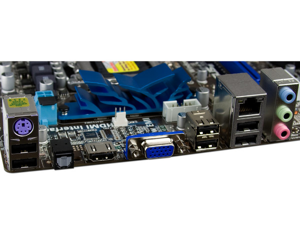T. Madre ASUS P7H55-M/CSM, ChipSet Intel H55,
Soporta: Core i7, Core i5 y Core i3 de Socket 1156,
Integrado: Audio 5.1, Red 10/100/1000,
Memoria: DDR3 2200(O.C.)/1066MHz, 16GB Max,
mATX, Ptos: 1xPCEx16, 2xPCEx1, 1xPCI