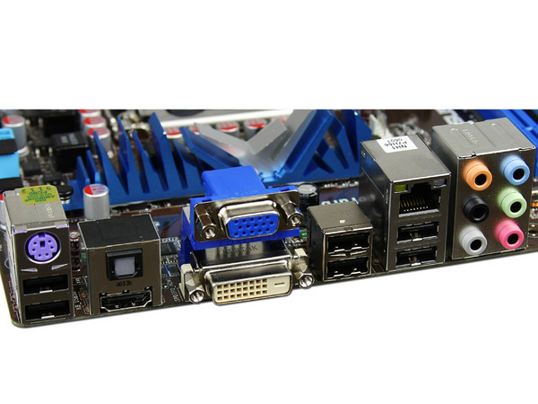 T. Madre Asus P7H55-M Pro, ChipSet Intel H55 Exp.,
Soporta: Core i7, Core i5 y Core i3 de Socket 1156,
Integrado: Audio 7.1, Red Gigabit,
Memoria: DDR3 2133(OC)/1333/1066MHz, 16GB Max,
ATX, Ptos: 1xPCEx16, 1xPCIEx1, 2xPCI