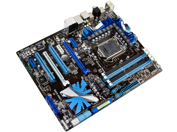 T. Madre Asus P7P55D-E PRO, ChipSet Intel P55 Exp.,
Soporta: Core i7 y Core i5 de Socket 1156,
Integrado: Audio 7.1, Red 8112L Gigabit,
Memoria: DDR3 2200(OC)/1600/1333MHz, 16GB Max,
ATX, Ptos: 2xPCEx16, 3xPCIEx1, 2xPCI