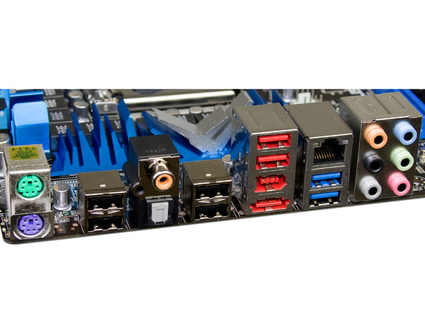 T. Madre Asus P7P55D-E PRO, ChipSet Intel P55 Exp.,
Soporta: Core i7 y Core i5 de Socket 1156,
Integrado: Audio 7.1, Red 8112L Gigabit,
Memoria: DDR3 2200(OC)/1600/1333MHz, 16GB Max,
ATX, Ptos: 2xPCEx16, 3xPCIEx1, 2xPCI