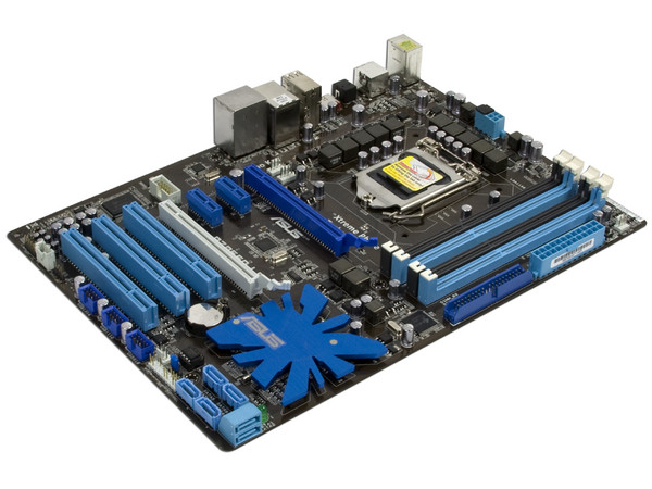 T. Madre Asus P7P55D LE, ChipSet Intel P55 Exp.,
Soporta: Core i7 y Core i5 de Socket 1156,
Integrado: Audio 7.1, Red 8112L Gigabit,
Memoria: DDR3 2200+(OC)/1600/1333MHz, 16GB Max,
ATX, Ptos: 2xPCEx16, 2xPCIEx1, 3xPCI