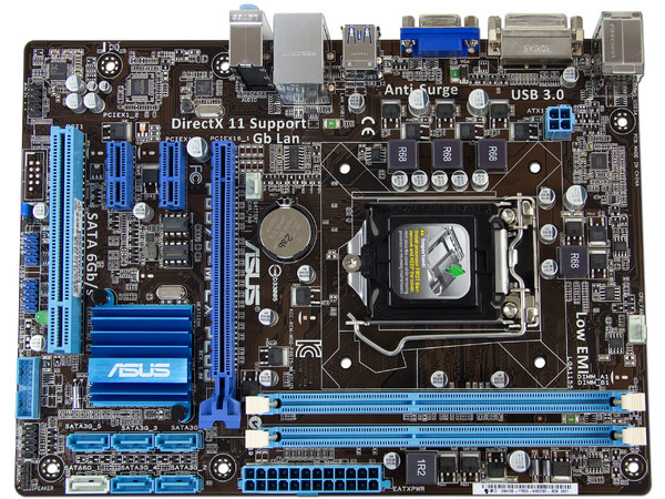 T. Madre ASUS P8B75-M LX PLUS, ChipSet Intel B75 Exp.,
Soporta: Core i7/i5/i3 de Socket 1155,
Memoria: DDR3 1600/1333/1066MHz, 16GB Max,
Integrado: Audio HD, Red Gigabit,
SATA 3.0, USB 3.0,
Micro-ATX, Ptos: 1xPCIE 3.0 x16, 2xPCIEx1