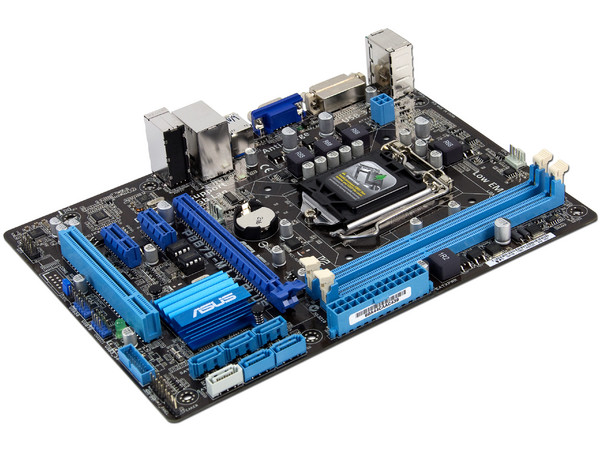 T. Madre ASUS P8B75-M LX PLUS, ChipSet Intel B75 Exp.,
Soporta: Core i7/i5/i3 de Socket 1155,
Memoria: DDR3 1600/1333/1066MHz, 16GB Max,
Integrado: Audio HD, Red Gigabit,
SATA 3.0, USB 3.0,
Micro-ATX, Ptos: 1xPCIE 3.0 x16, 2xPCIEx1