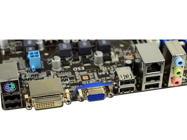 T. Madre ASUS P8H61-M LE/CSM-B3, ChipSet Intel H61 Exp.,
Soporta: Core i7/i5/i3 de Socket 1155,
Integrado: Audio HD, Red Gigabit,
Memoria: DDR3 1333/1066MHz, 16GB Max,
Diseño mATX, Ptos: 1xPCIEX16,2xPCIEX1