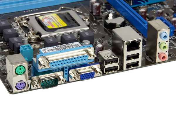 T. Madre ASUS P8H61-M LX-B3, ChipSet Intel H61 Exp.,
Soporta: Core i7/i5/i3 de Socket 1155,
Integrado: Audio HD, Red Gigabit,
 Serial ATA 3.0,
Memoria: DDR3 1333/1066 MHz, 16GB Max,
Diseño Micro-ATX, Ptos: 1xPCIEx16