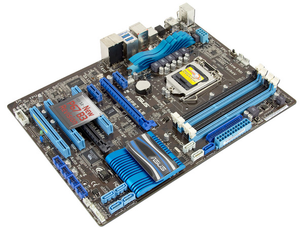 T. Madre ASUS P8P67 LE-B3, ChipSet Intel P67 Exp.,
Soporta: Core i7/i5/i3 de Socket 1155,
Integrado: Audio, Red,
 USB 3.0 y SATA 3.0,
Memoria: DDR3 1866(O.C)/1333/1066MHz,
Diseño ATX, Ptos: 2xPCIEx16,2xPCIEx1