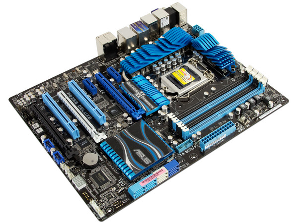 T. Madre ASUS P8Z68 DELUXE, ChipSet Intel Z68,
Soporta: Core i7/i5/i3 de Socket 1155,
Integrado: Audio HD, Red,
 USB 3.0 y SATA 3.0,
Memoria: DDR3 1866(O.C.)/1600/1333MHz 32GB Max,
ATX, Ptos: 2xPCIEX16, 2xPCIEx1