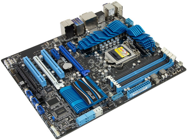 T. Madre ASUS P8Z68-V, ChipSet Intel Z68,
Soporta: Core i7/i5/i3 de Socket 1155,
Integrado: Audio HD, Red,
 USB 3.0 y SATA 3.0,
Memoria: DDR3 1866(O.C.)/1600/1333MHz 32GB Max,
ATX, Ptos: 3xPCIEX16, 2xPCIEx1