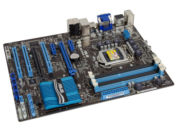 T. Madre ASUS P8Z68-V LX, ChipSet Intel Z68,
Soporta: Core i7/i5/i3 de Socket 1155,
Integrado: Audio HD, Red,
 USB 3.0 y SATA 3.0,
Memoria: DDR3 2200(O.C.)/1600/1333MHz 32GB Max,
ATX, Ptos: 2xPCIEX16, 2xPCIEx1
