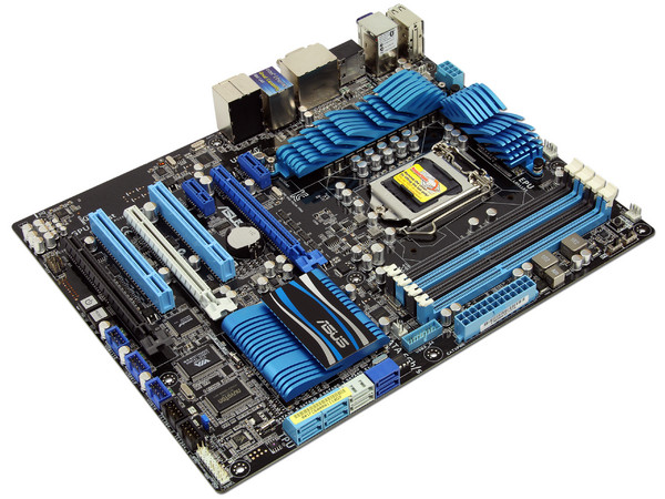 T. Madre ASUS P8Z68-V PRO, ChipSet Intel Z68,
Soporta: Core i7/i5/i3 de Socket 1155,
Integrado: Audio HD, Red,
 USB 3.0 y SATA 3.0,
Memoria: DDR3 1866(O.C.)/1600/1333MHz 32GB Max,
ATX, Ptos: 3xPCIEX16, 2xPCIEx1