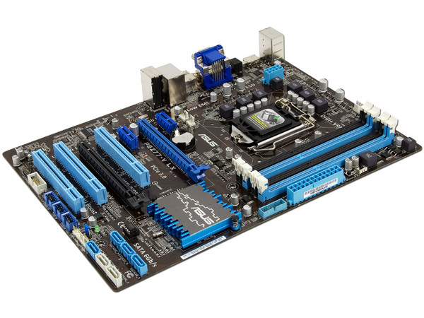 T. Madre ASUS P8Z77-V LX, ChipSet Intel Z77 Exp.,
Soporta: Core i7/ i5/ i3 de Socket 1155,
Memoria: DDR3 2400(O.C.)/1866(O.C.)/1333/1066MHz, 32GB Max,
Integrado: Audio HD, Red Gigabit,
SATA 3.0, USB 3.0,
Diseño M-ATX, Ptos: 2xPCIEX16, 2xPCIEx1