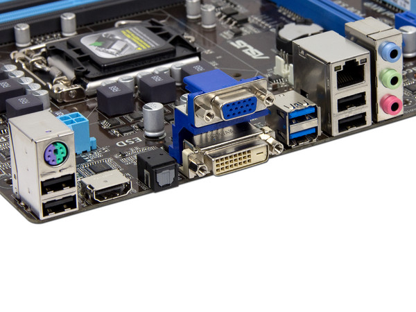 T. Madre ASUS P8Z77-V LX, ChipSet Intel Z77 Exp.,
Soporta: Core i7/ i5/ i3 de Socket 1155,
Memoria: DDR3 2400(O.C.)/1866(O.C.)/1333/1066MHz, 32GB Max,
Integrado: Audio HD, Red Gigabit,
SATA 3.0, USB 3.0,
Diseño M-ATX, Ptos: 2xPCIEX16, 2xPCIEx1