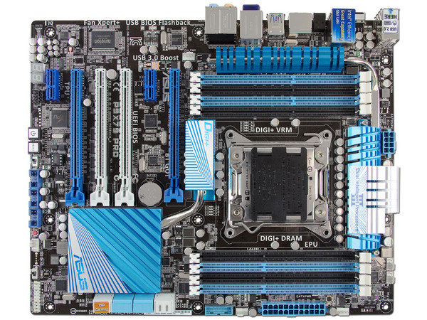T. Madre ASUS P9X79 PRO, ChipSet Intel X79,
Soporta: Core i7 de Socket 2011,
Memoria: DDR3 2400(O.C.)/1333/1066 MHz, 64GB Max,
Integrado: Audio HD, Red, Bluetooth,
USB 3.0 y SATA 3.0,
ATX, Ptos: 4xPCIEX16, 2xPCIEx1