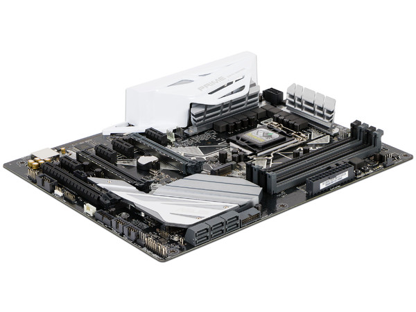 T. Madre Asus PRIME Z370-A, Chipset Intel Z370,
Soporta: Core i7 / i5 / i3 de 8va Gen., Socket 1151,
Memoria: DDR4 4000(O.C.)/3866(O.C.)/2400(O.C.)/2133 MHz, 64GB Max,
Integrado: Audio HD, Red,
USB 3.0 y SATA 3.0,
ATX,
Ptos: 3xPCIE3.0.