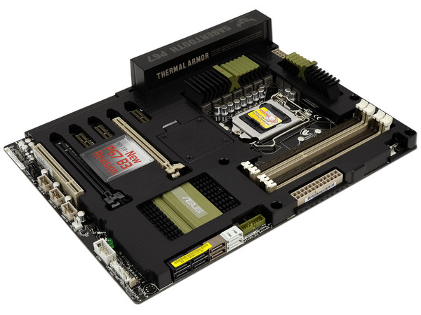 T. Madre ASUS Sabertooth P67-B3, ChipSet Intel P67 Exp.,
Soporta: Core i7/i5/i3 de Socket 1155,
Integrado: Audio HD, Red,
USB 3.0 y SATA 3.0,
Memoria: DDR3 1866/1800MHz, 32GB Max,
ATX, Ptos: 2xPCIEX16, 3xPCIEX1