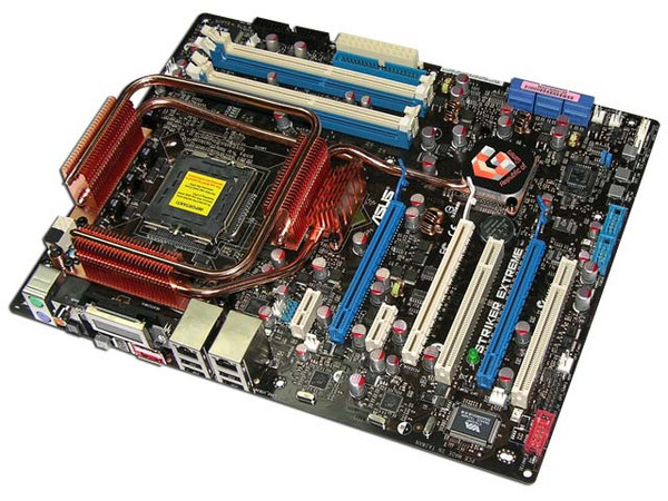 Tarjeta Madre ASUS Striker Extreme,
ChipSet NVIDIA nForce 680i SLI,
Soporta: Socket 775, Quad-Core/CoreTM Extreme,
Memoria: DDR2 800/667/533, 4 Bancos, 8GB Max,
Integrado: Audio 8 CH, Dual Gigabit LAN,
Diseño: ATX