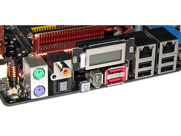 Tarjeta Madre ASUS Striker Extreme,
ChipSet NVIDIA nForce 680i SLI,
Soporta: Socket 775, Quad-Core/CoreTM Extreme,
Memoria: DDR2 800/667/533, 4 Bancos, 8GB Max,
Integrado: Audio 8 CH, Dual Gigabit LAN,
Diseño: ATX