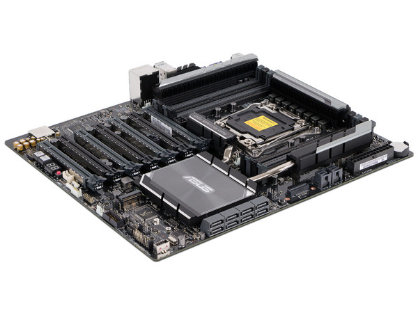 T. Madre Asus WS C422 SAGE/10G, Chipset C422,
Soporta: Procesadores Intel Xeon de Socket 2066,
Memoria: DDR4 2666 / 2400 / 2133 MHz, 512GB Max,
Audio HD, Red,
USB 3.0 y SATA 3.0,
CEB, Ptos: 7xPCIE3.0x16. 
Incluye Ruteador Inalámbrico ASUS RT-N19