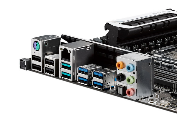 T. Madre ASUS X99-A, ChipSet Intel X99,
Soporta: Intel Core i7 de Socket 2011-v3,
Memoria: DDR4 3200(O.C.)/3000(O.C.)/2133 MHz, 64GB Max,
SATA 3.0, USB 3.0,
Integrado: Audio HD, Red Gigabit,
ATX, Ptos: 3xPCIE 3.0 x16, 2xPCIEx1