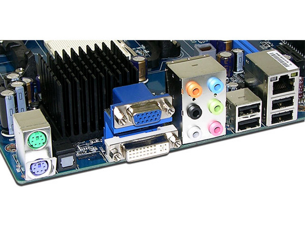 T. Madre Abit AN-M2, ChipSet NVIDIA GF 7025/nForce 630a,
Soporta: Athlon 64 X2/Athlon 64 FX/Athlon 64, FSB 2000,
Memoria: DDR2 800/667MHz, 4 Bancos, 8GBMax,
Integrado: Audio 7.1, Red Gigabit, Video GeForce7,
Diseño: mATX, Puertos 1xPCIEX16, 1xPCIEX1,