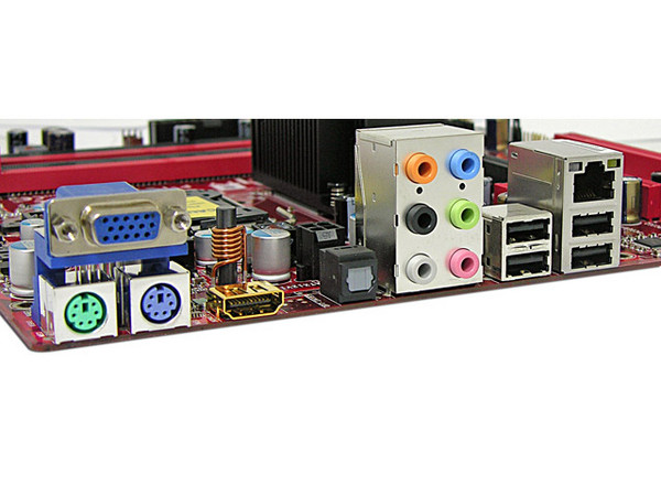 T. Madre Abit Fatal1ty F-I90HD, ChipSet ATI Radeon Xpress1250,
Soporta: Core 2 Quad, Core 2 Duo, 800/1066/1333MHz,
Memoria: DDR2 800/667MHz, 4 Bancos, 16GBMax,
Integrado: Audio 7.1, Red Gigabit, Video Radeon Xpress1250,
Diseño: mATX