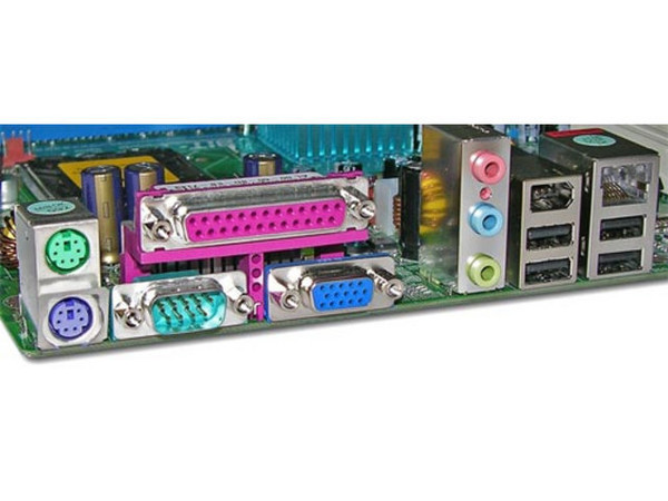 T. Madre Abit IG-80, ChipSet Intel 915G,
Soporta: Intel LGA775 (90nm) FSB 800MHz,
Integrado: Audio, Video Intel DirectX 9, Red,
Memoria: Dual channel DDR400, 2 Bancos, 2GB Max,
Diseño: MicroATX, Ptos: 1 x PCI Express x16;
1x PCI Exp