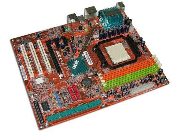 T. Madre Abit KN9, nForce4 Ultra,
Soporta: Athlon 64 X2/Athlon 64 FX/Athlon 64, FSB 1000MHz,
Integrado: Audio y Red 10/100/1000 Mbps,
Memoria: DDR2 800, 4 Bancos, 8GB Max,
Diseño: ATX, Ptos: 1x PCI Express, 3x PCI