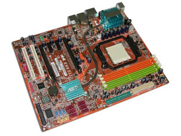 T. Madre Abit KN9 SLI, nForce 570 SLI MCP,
Soporta: Athlon 64 X2/Athlon 64 FX/Athlon 64, FSB 1000MHz,
Integrado: Audio y Red 10/100/1000 Mbps,
Memoria: DDR2 800, 4 Bancos, 8GB Max,
Diseño: ATX, Ptos: 2x PCI Express, 2x PCI