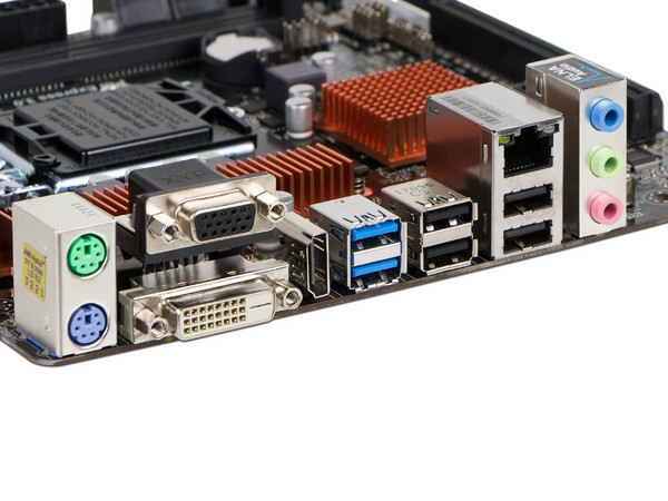 T. Madre Asrock H110M-HDV, ChipSet Intel H110,
Soporta: Intel Core i7/Core i5/Core i3/Pentium/Celeron de Socket 1151,
Memoria: DDR4 2133 MHz, 32GB Max,
SATA 3.0, USB 3.0,
Integrado: Audio HD, Red Gigabit,
Micro-ATX.