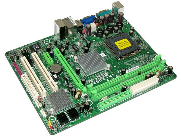T. Madre Biostar 945GC-M7 TE, ChipSet Intel 945GC,
Soporta: Cel.400, DualCore/2 Duo, 1333/1066/800/MHz,
Memoria: DDR2 533/667Mhz, 2 Bancos,
Integrado: Video Intel GMA 950, Audio HD, Red,
Diseño: MicroATX, Ptos: 1xPCEx16, 1xPCE, 2xPCI