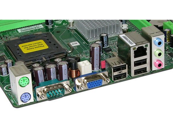 T. Madre Biostar 945GC-M7 TE, ChipSet Intel 945GC,
Soporta: Cel.400, DualCore/2 Duo, 1333/1066/800/MHz,
Memoria: DDR2 533/667Mhz, 2 Bancos,
Integrado: Video Intel GMA 950, Audio HD, Red,
Diseño: MicroATX, Ptos: 1xPCEx16, 1xPCE, 2xPCI