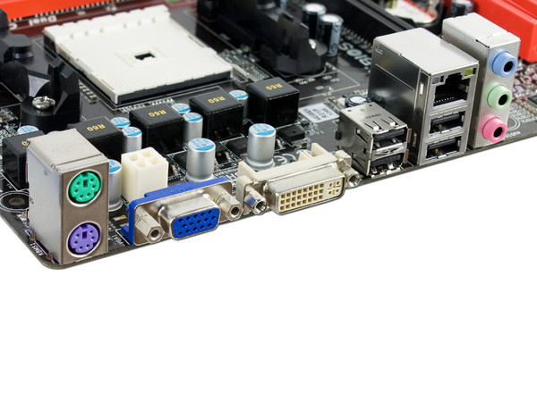 T. Madre Biostar A55MD2, Chipset AMD A55,
Soporta: AMD A10 / A8 / A6 / A4 / E2 / Athlon II de Socket FM2,
Memoria: DDR3 2133/1600/1333/1066/800 MHz, 32GB Max,
Integrado: Audio HD, Red,
Micro-ATX, Ptos: 1xPCIEX16, 1xPCI