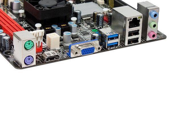 T. Madre Biostar A68I-450 DELUXE, Chipset A68,
Procesador Integrado AMD APU E-450D,
Memoria: 1333/1066/800 MHz, 16 GB Max,
Integrado: Video RADEON HD 6320,Audio HD, Red,
SATA 3.0, USB 3.0,
Mini-ITX, Ptos: 1xPCIEX16.