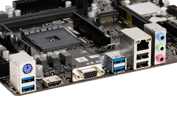 T. Madre Biostar B450MH: Chipset AMD B450, 
Soporta: Ryzen 1era y 2da Generación, Socket AM4, 
Memoria: DDR4 2133/2400/2933/3200 (OC) MHz, 32 GB máx, 
USB 3.0 y SATA 3.0, M.2,
2 x PCIE 2.0x1, 1 x PCIE 3.0x16.