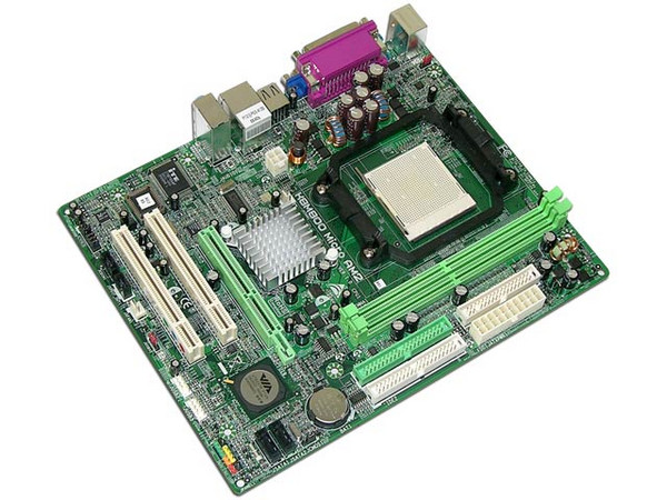 T. Madre Biostar K8M800 Micro AM2, ChipSet VIA K8M800,
Para: Athlon 64/Athlon 64 X2 Dual-Core, Socket AM2,
Integrado: Video VIA UniChromePro, Audio 5.1, Red 10/100,
Memoria: 2x DDR2, Max. 2GB,  533/667 Mhz,
Diseño MicroATX, Ptos: 1 x AGP8X, 2 x PCI