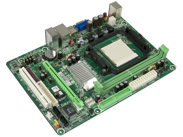 T. Madre Biostar MCP6PB M2+, ChipSet Nvidia 6150,
Soporta: Phenom, Athlon 64/Athlon 64 X2, Socket AM2+,
Memoria: DDR2 800/667Mhz, 2 Bancos, 4GB Max,
Integrado: Audio HD, Red 10/100, Video NVIDIA 6150,
Diseño: MicroATX, Ptos:1xPCEx16, 1xPCI
