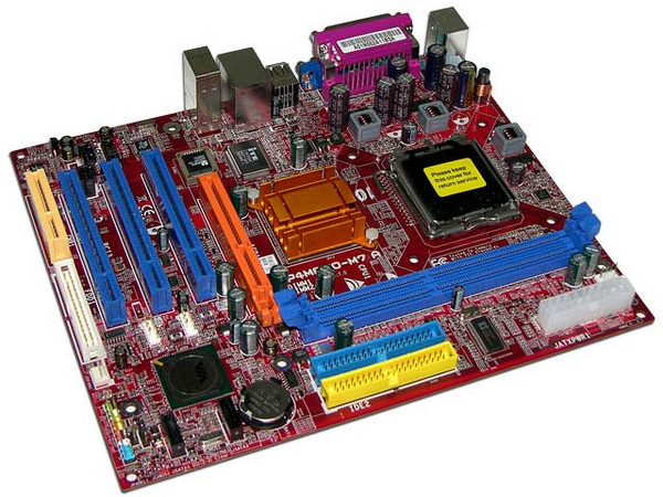 T. Madre Biostar P4M800-M7A, ChipSet VIA P4M800,
Soporta: Intel LGA775 (90nm) FSB 800MHz,
Integrado: Video, Audio y Red,
Memoria: DDR 400 / 333, 2 Bancos, 2GB Max,
Diseño: Micro ATX, Ptos:3x PCI, 1x AGP8X, 1x CNR