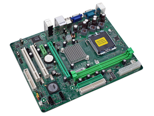 T. Madre Biostar P4M900-M7 FE, Chipset VIA P4M900,
Soporta: Pentium 4, D, Core2Duo, 533/800/1066MHz,
Integrado: Audio 5.1, Red, Video VIA Chrome9 HC IGP,
Memoria: DDR2 533/667MHz, 2 Bancos, 4GBMax,
Diseño: Micro ATX, Ptos: 1xPCE, 1xPCEx16, 2xPCI