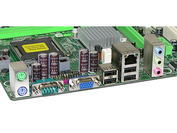 T. Madre Biostar P4M900-M7SE, Chipset VIAP4M900,
Soporta: Pentium 4, D, Core2Duo, 533/800/1066MHz,
Integrado: Audio 5.1, Red, Video VIA Chrome9,
Memoria: DDR2 533/667MHz, 2 Bancos, 4GBMax,
Diseño: Micro ATX, Ptos: 1xPCE, 1xPCEx16, 2xPCI