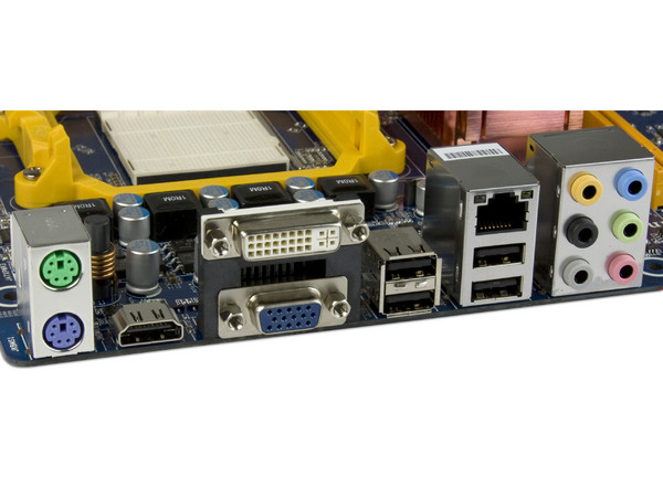 T. Madre Biostar TA790GX3 A2+, ChipSet AMD 790GX,
Soporta: Phenom, Athlon 64/Athlon 64 X2, Socket AM2+,
Memoria: DDR2 1066/800/MHz, 4 Bancos, 16GB Max,
Integrado: Audio HD, Red 100/1000, Video ATI HD3300,
Diseño: ATX, Ptos: 2xPCEx16 2.0, 2xPCEx1 2.0,