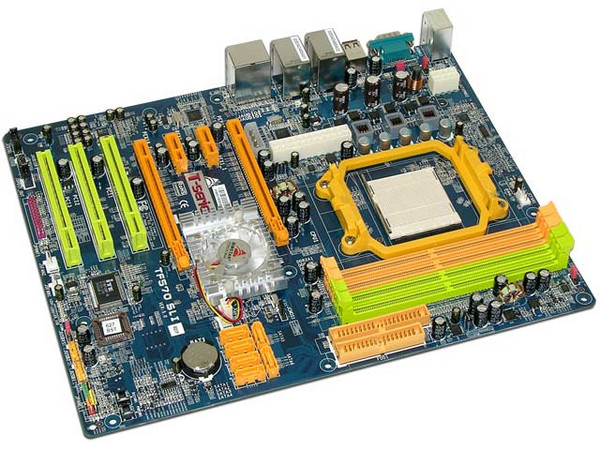 T. Madre Biostar TF570 SLI, ChipSet nForce570 SLI,
Soporta: AMD Athlon 64/FX/X2/Sempron, Socket AM2,
Memoria: DDR2 533/667/800Mhz, 4 Bancos, 4GB Max,
Integrado: Audio Realtek HD, Red 10/100/1000,
Diseño: ATX, Ptos: 2xPCEx16, 2xPCEx1, 3 PCI