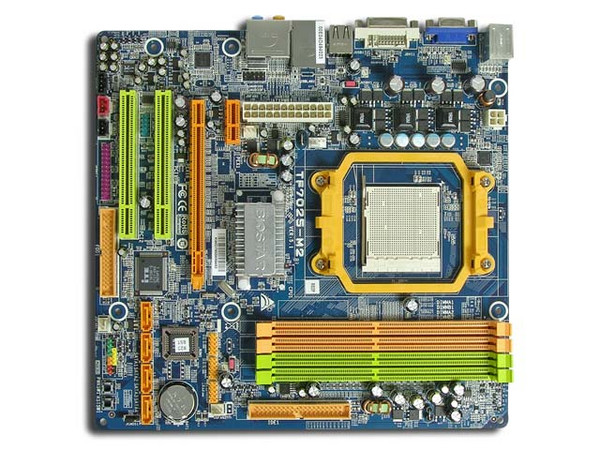 Tarjeta Madre Biostar TF7025-M2,ChipSet GeForce7025,
Soporta: Athlon 64 X2 / Athlon 64 FX / Athlon 64,
Memoria: DDR2 800/667/533, 4 Bancos, 8GB Max,
Integrado: Audio 8CH, Red, Video GeForce 7,
Diseño: MicroATX, Ptos: 1xPCIEx16, 1xPCIE, 2xPCI